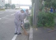 写真：関東物流センター周辺での清掃活動